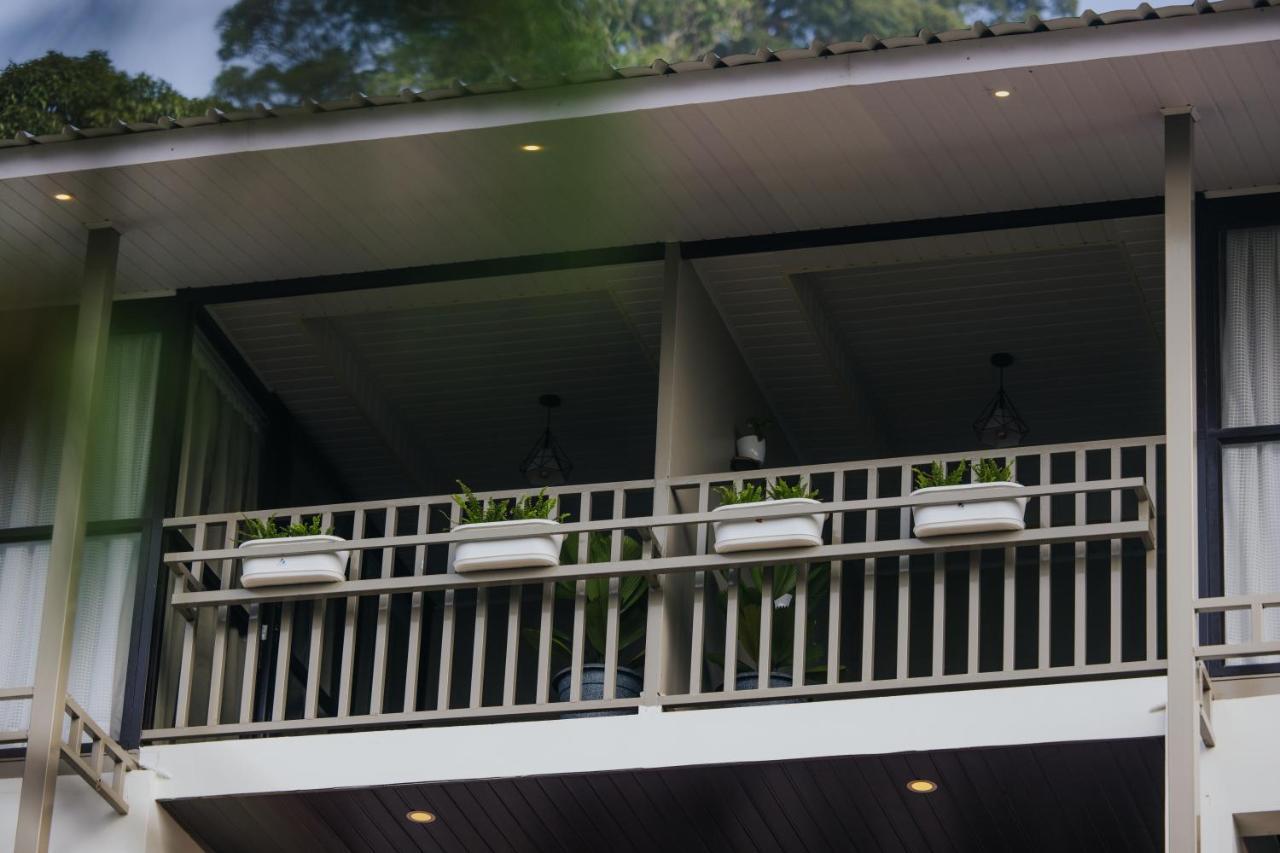 Misty Courtyard Resort Chinnakanal 외부 사진