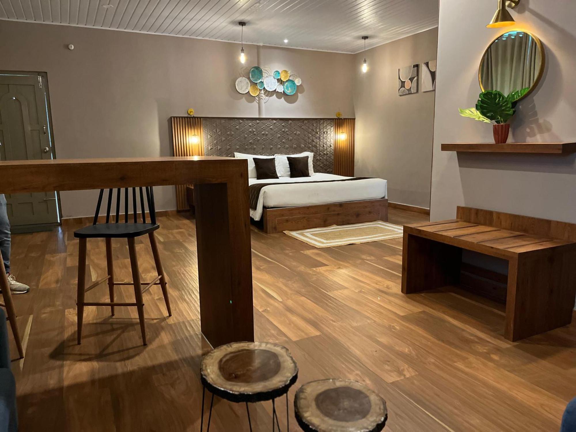 Misty Courtyard Resort Chinnakanal 외부 사진