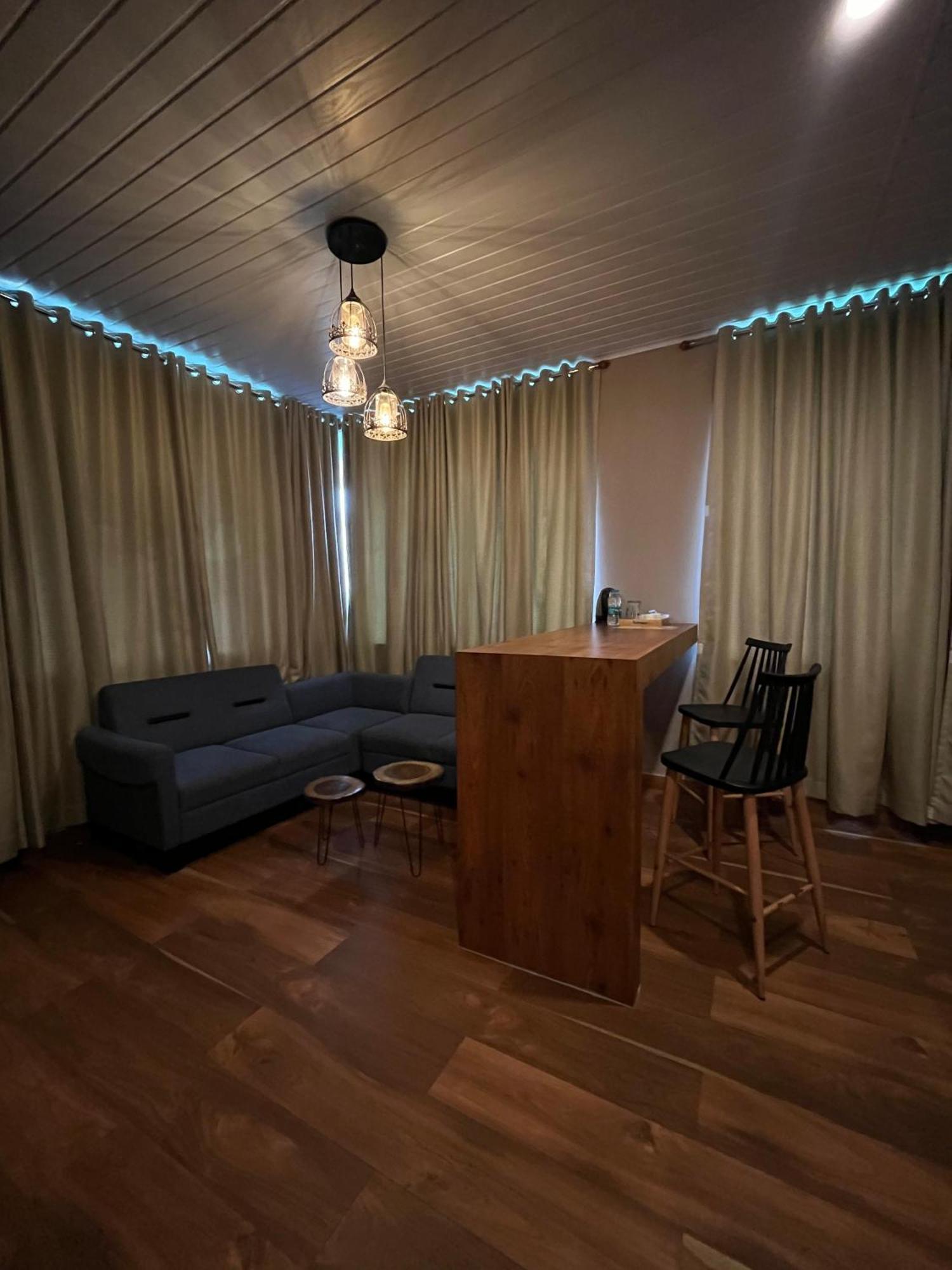 Misty Courtyard Resort Chinnakanal 외부 사진