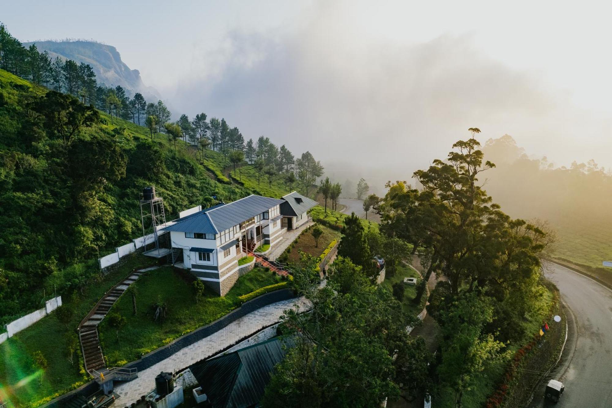 Misty Courtyard Resort Chinnakanal 외부 사진