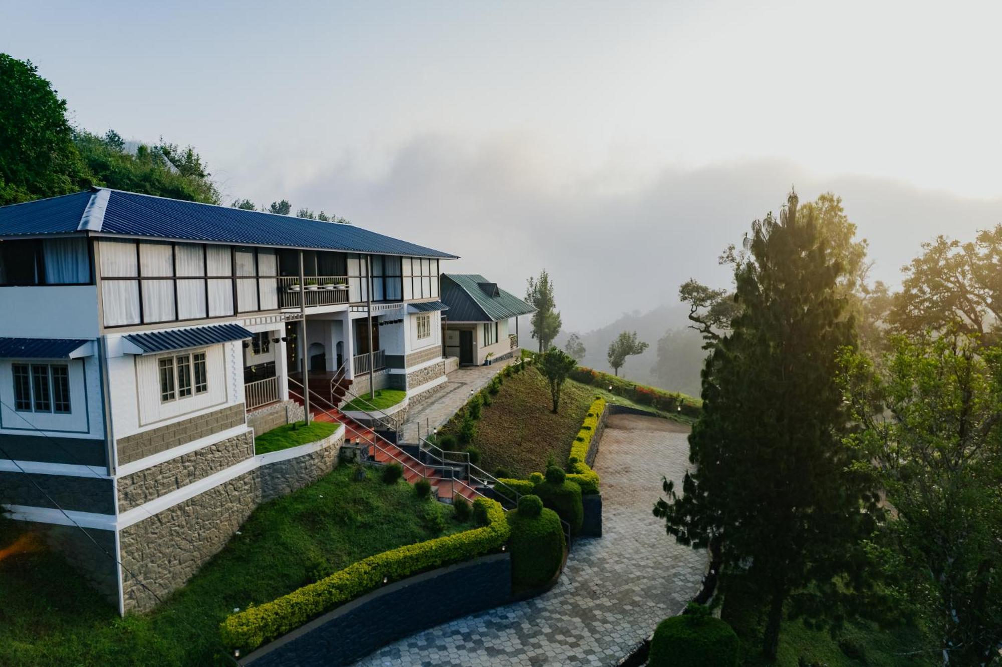 Misty Courtyard Resort Chinnakanal 외부 사진
